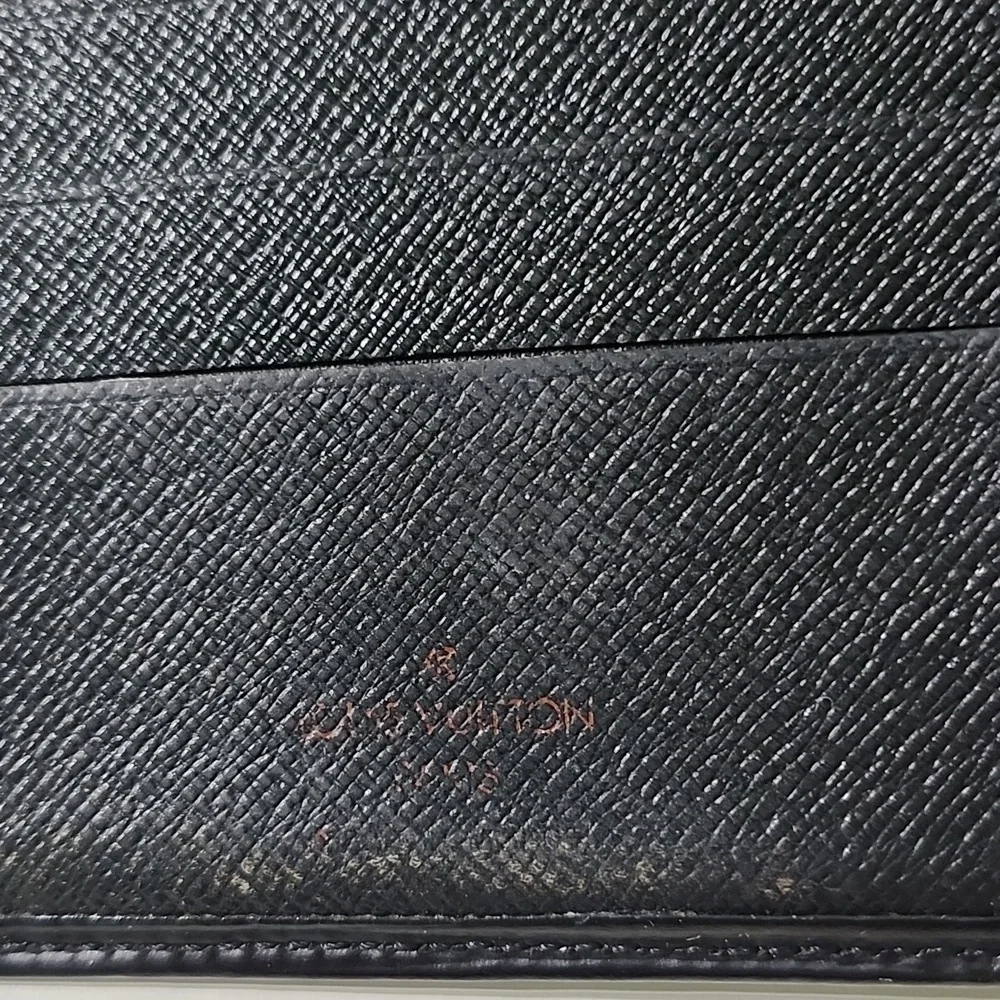 LOUIS VUITTON Small Black Epi Wallet - Picture 3 of 12